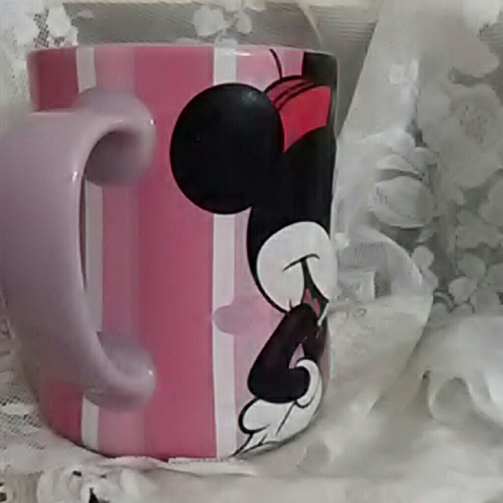 MINNIE  MUG - Picture 3 of 3